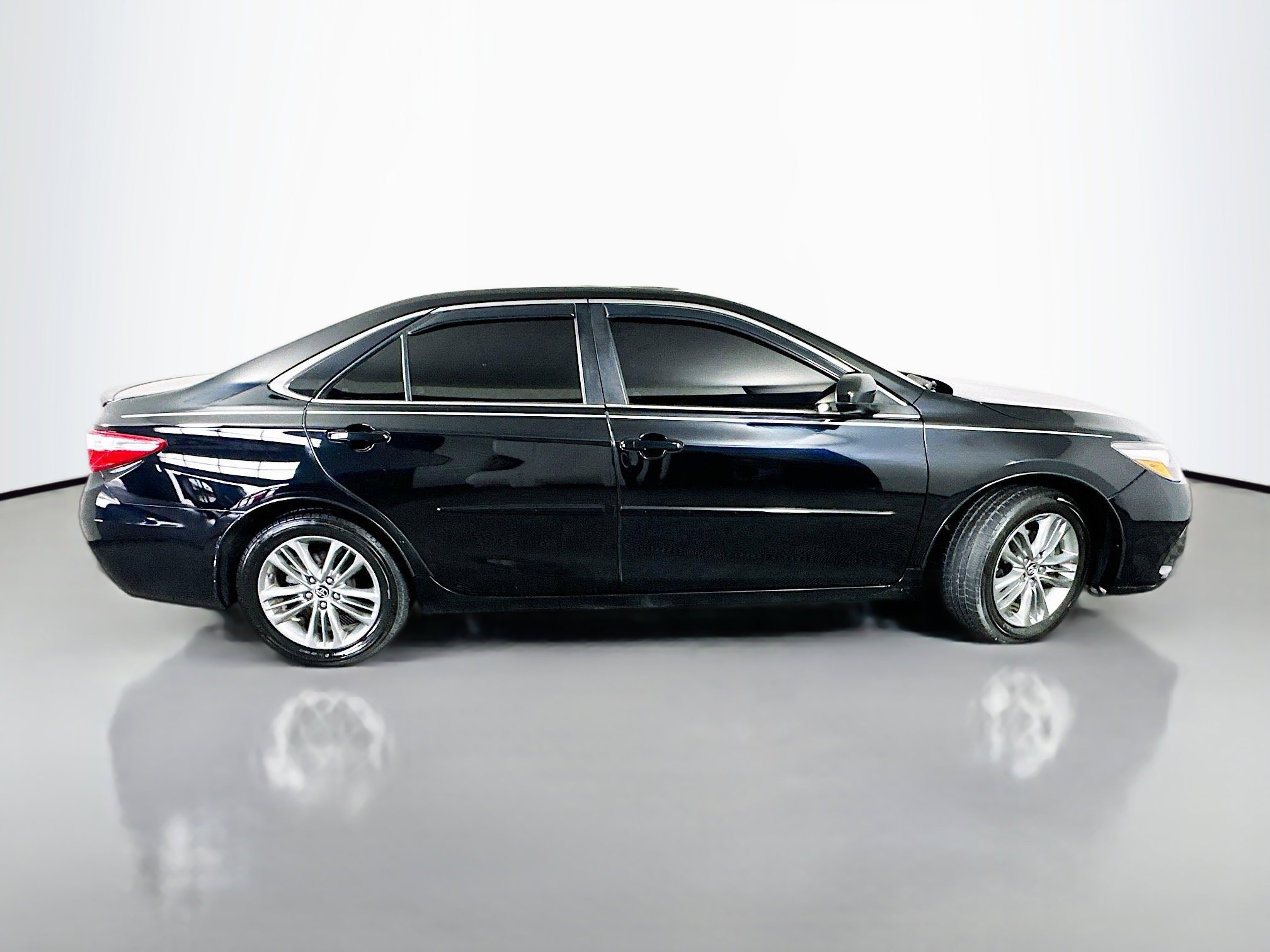 2015 Toyota Camry SE photo 8