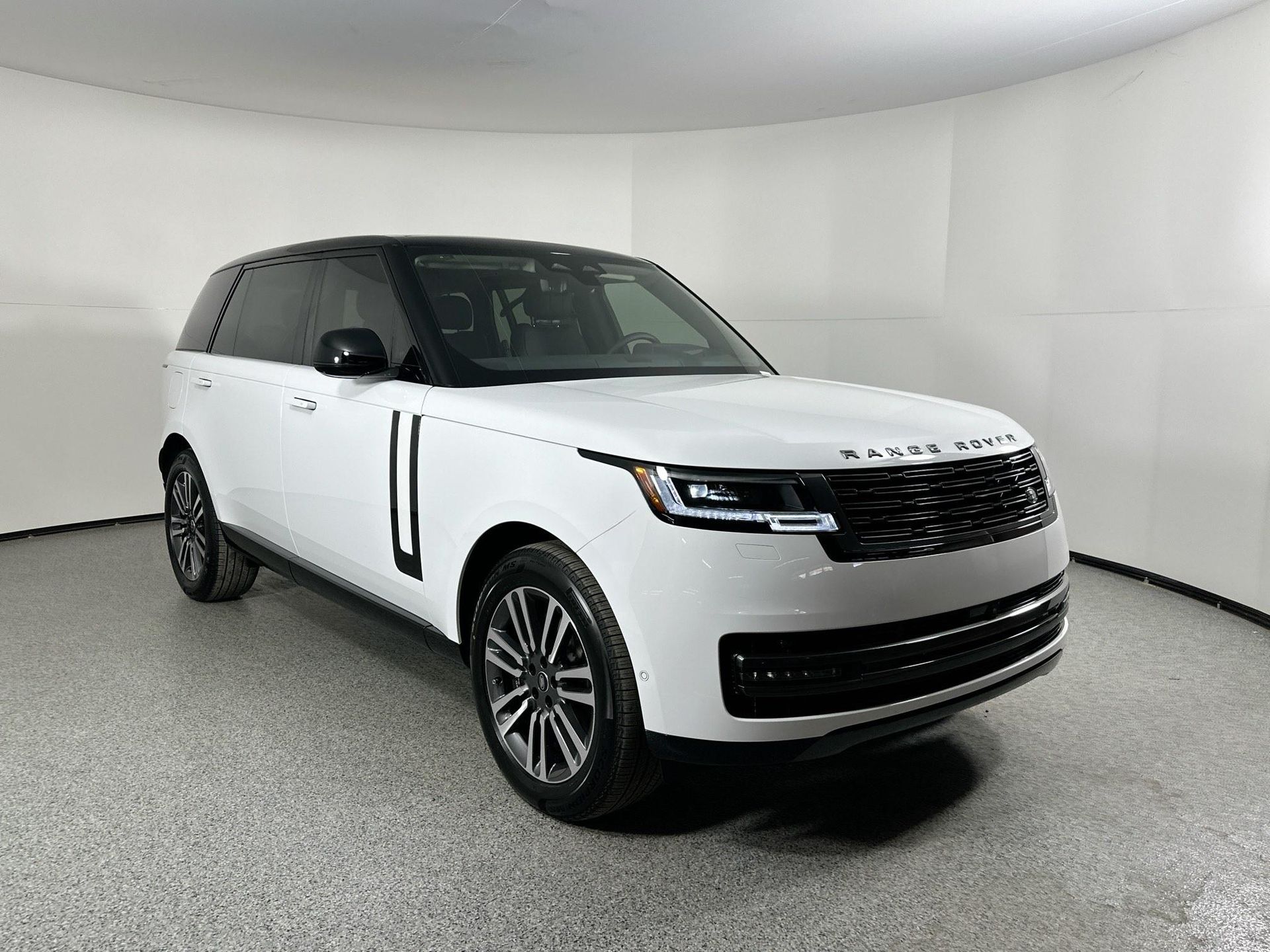 2025 Land Rover Range Rover SE photo 2