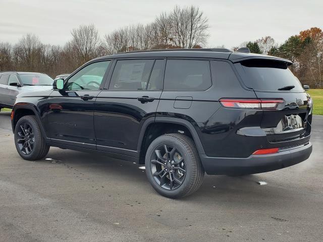 2025 Jeep Grand Cherokee Limited photo 4