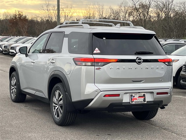 2025 Nissan Pathfinder SL photo 2