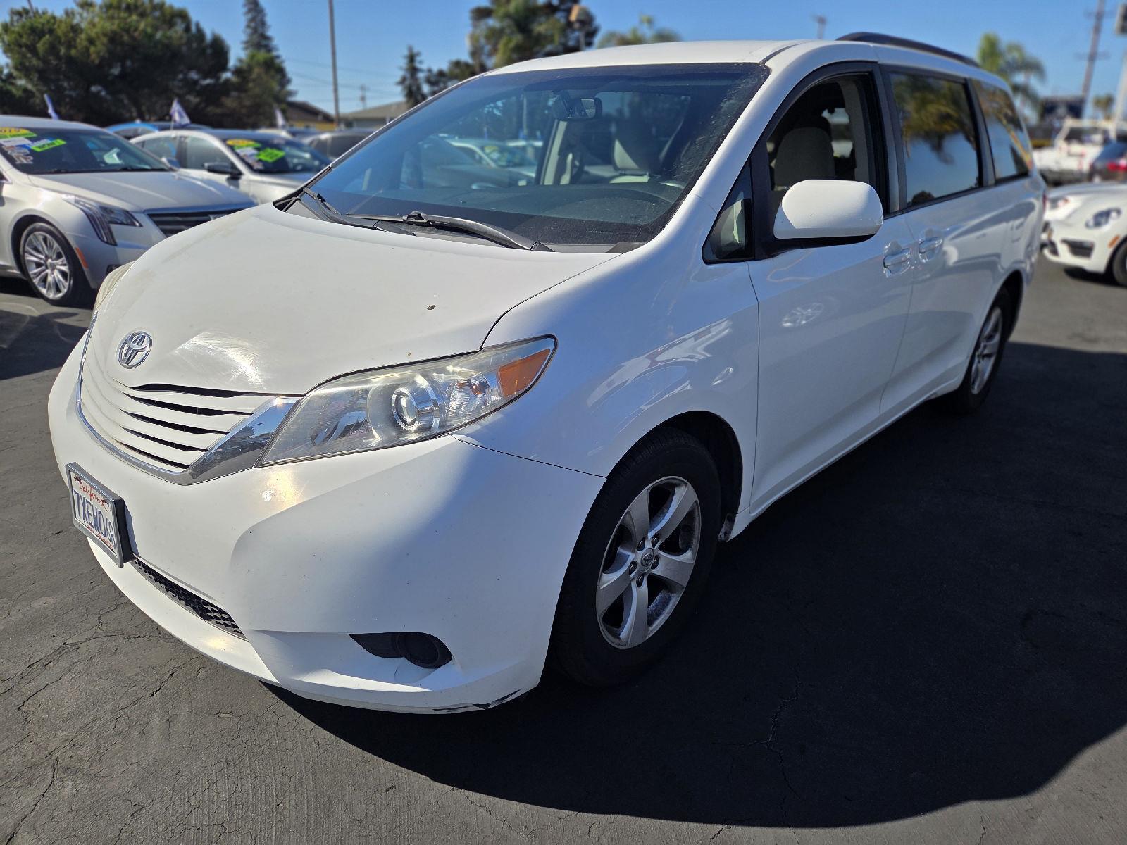 2017 Toyota Sienna LE