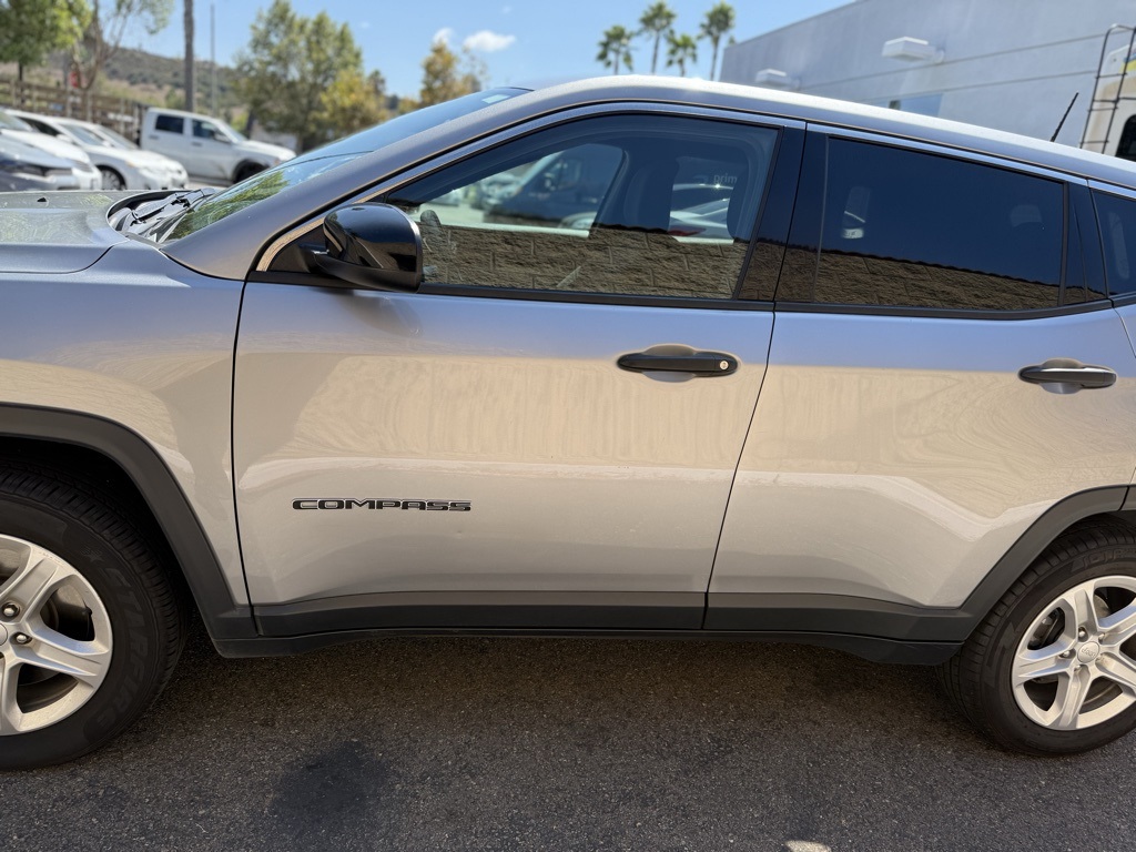 2023 Jeep Compass Sport photo 3