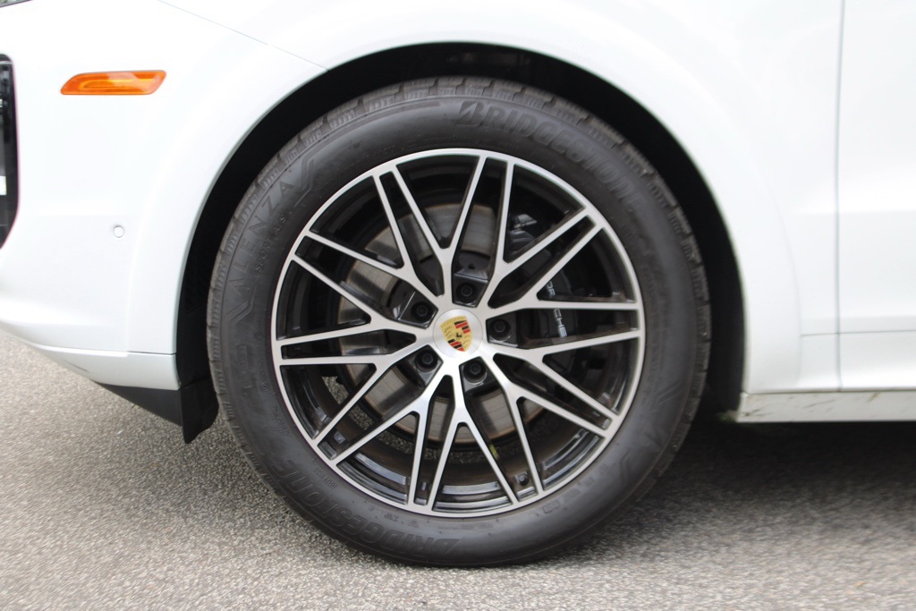 2024 Porsche Cayenne Coupe photo 13