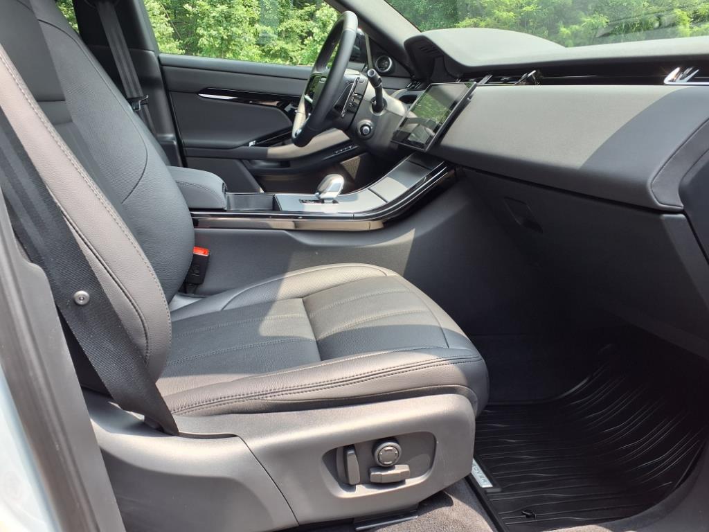 2025 Land Rover Range Rover Evoque S photo 3