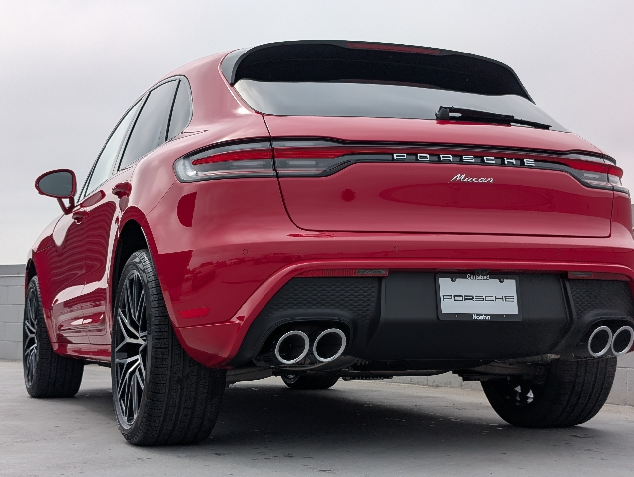 2025 Porsche Macan T photo 3