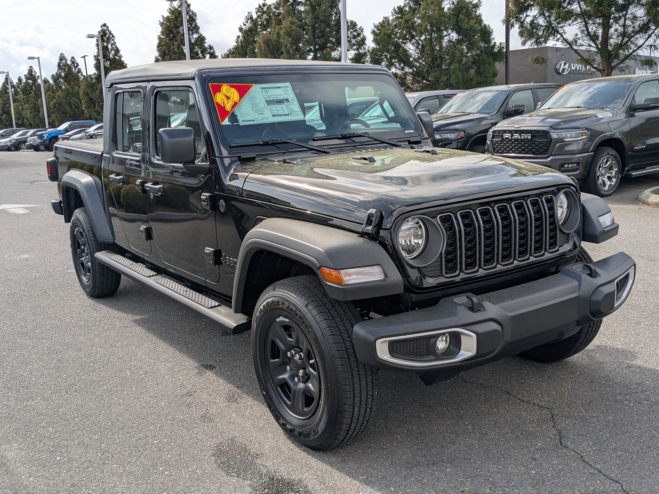 2025 Jeep Gladiator Sport photo 3
