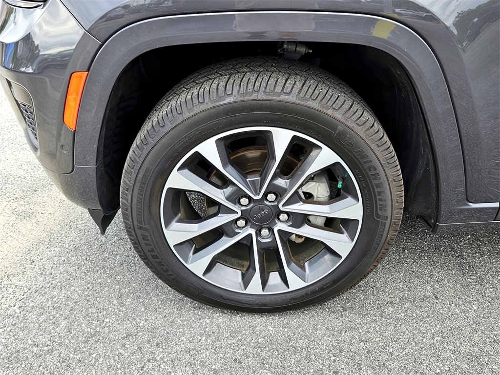 2023 Jeep Grand Cherokee Overland photo 8