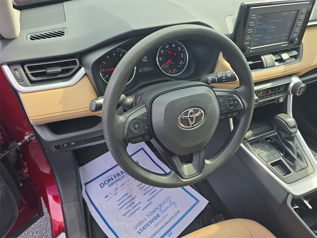 2022 Toyota RAV4 XLE photo 18