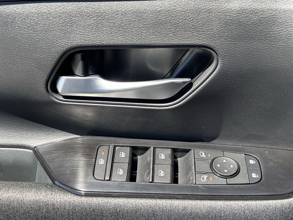 2025 Nissan Kicks SV photo 15