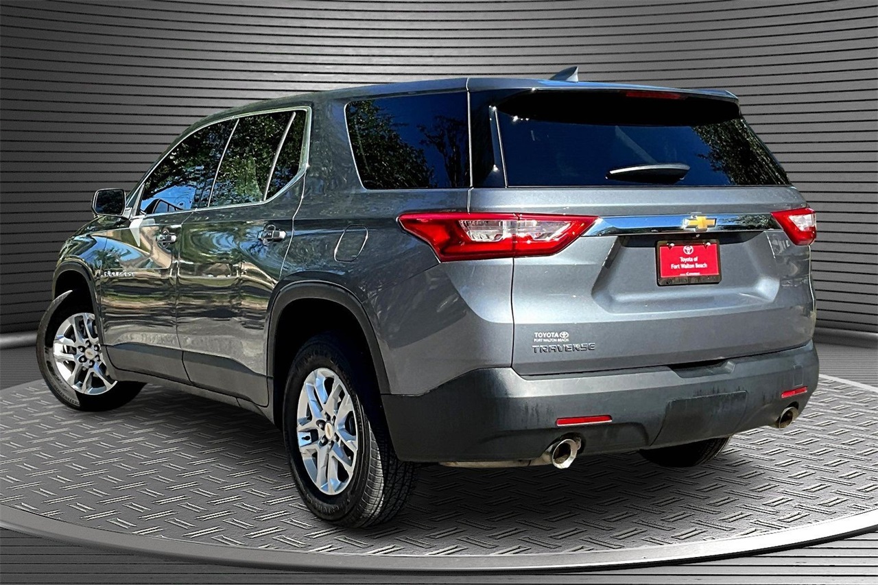 2021 Chevrolet Traverse LS photo 4