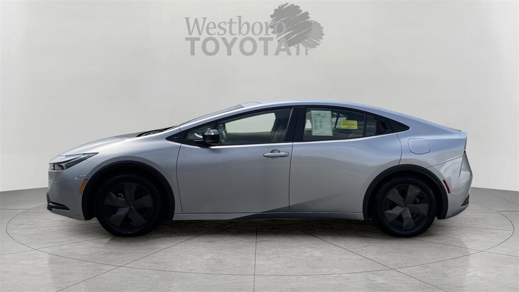 2024 Toyota Prius LE photo 4