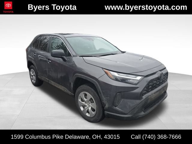 2024 Toyota RAV4 LE's photo