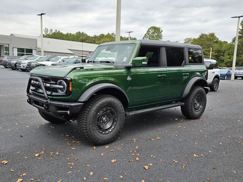 2024 Ford Bronco Outer Banks photo 3