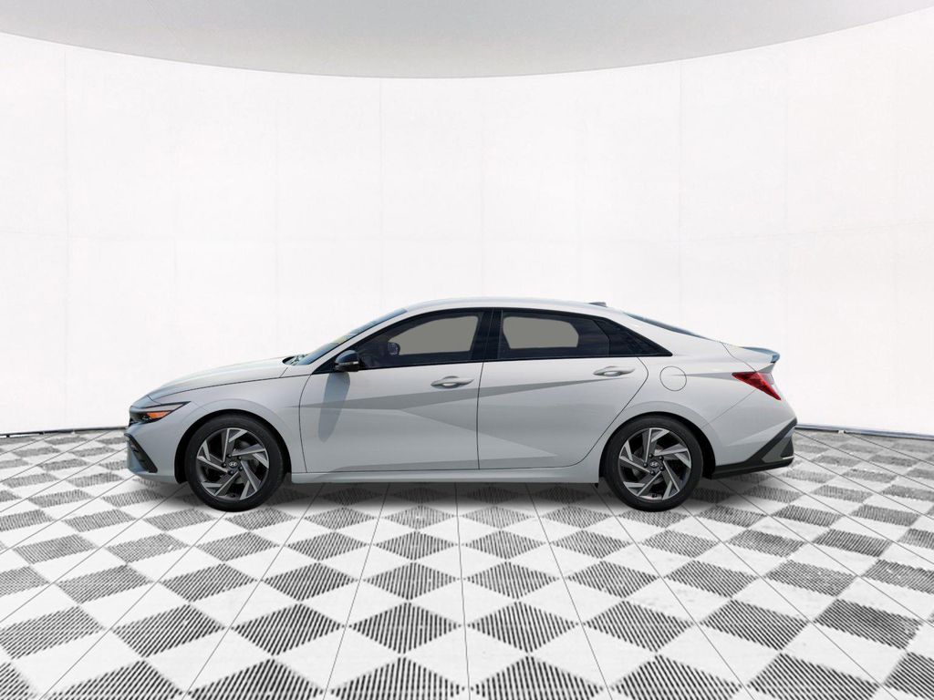 2025 Hyundai Elantra SEL Sport photo 2