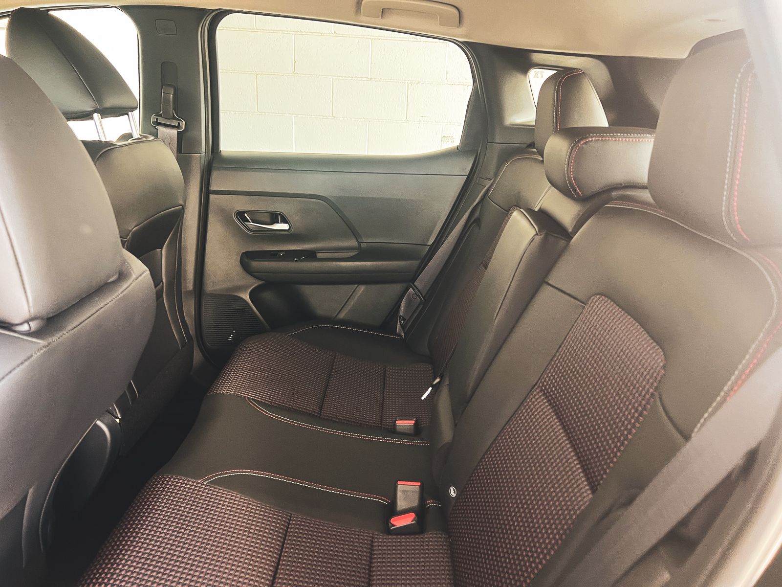 2026 Nissan Kicks SR photo 24