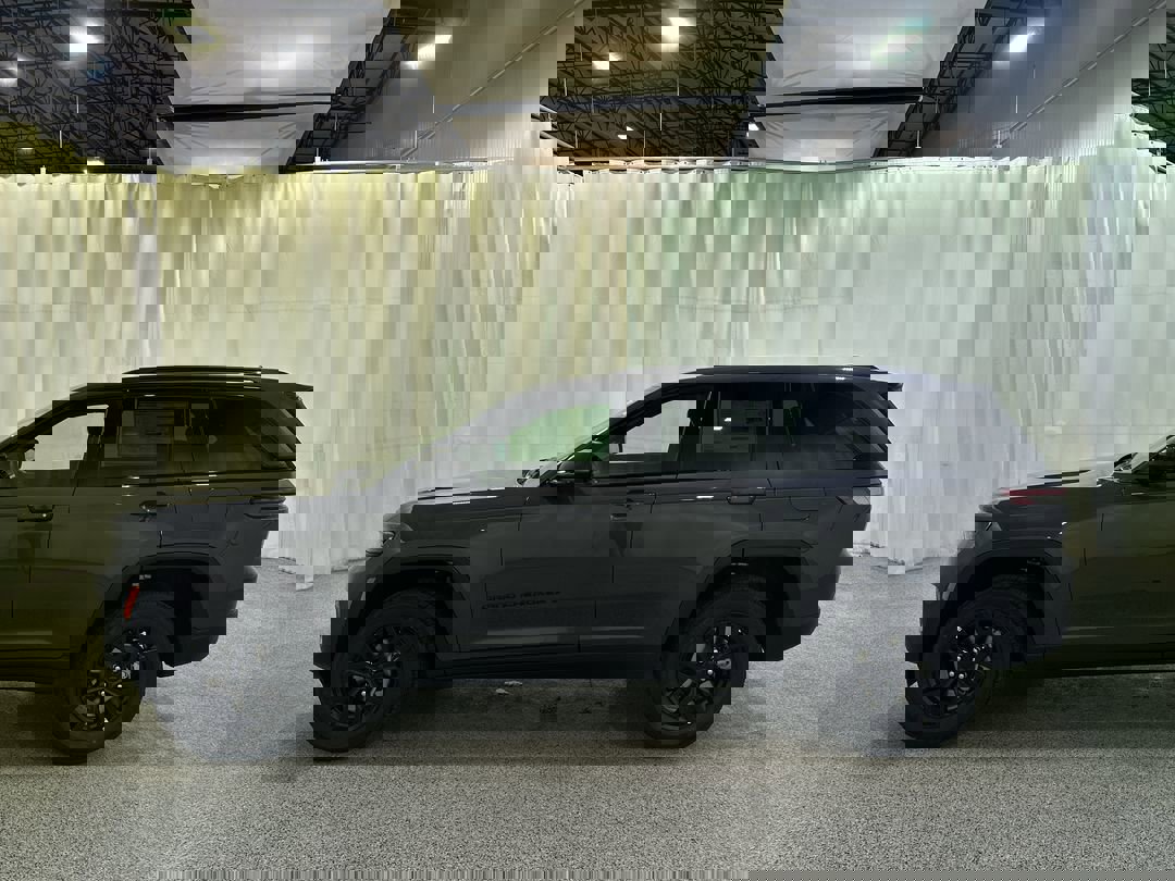 2025 Jeep Grand Cherokee Altitude X photo 3