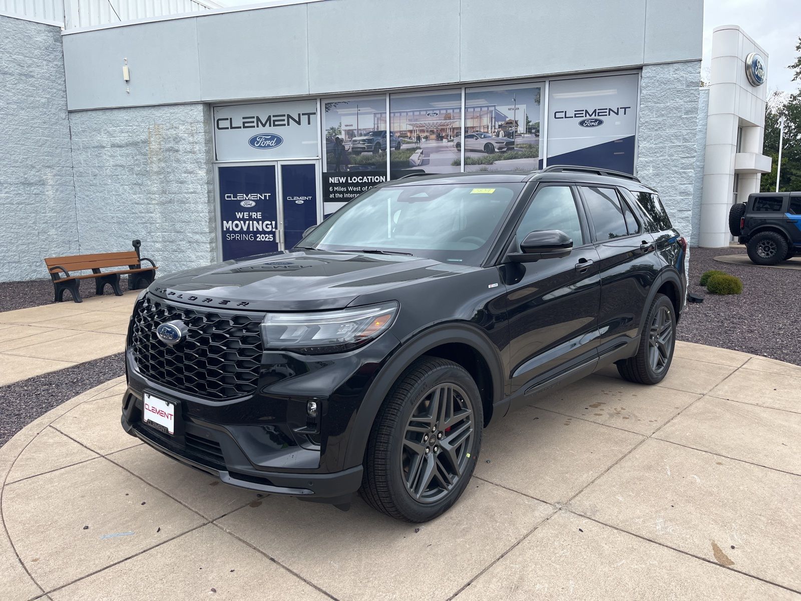 2025 Ford Explorer ST-LINE's photo