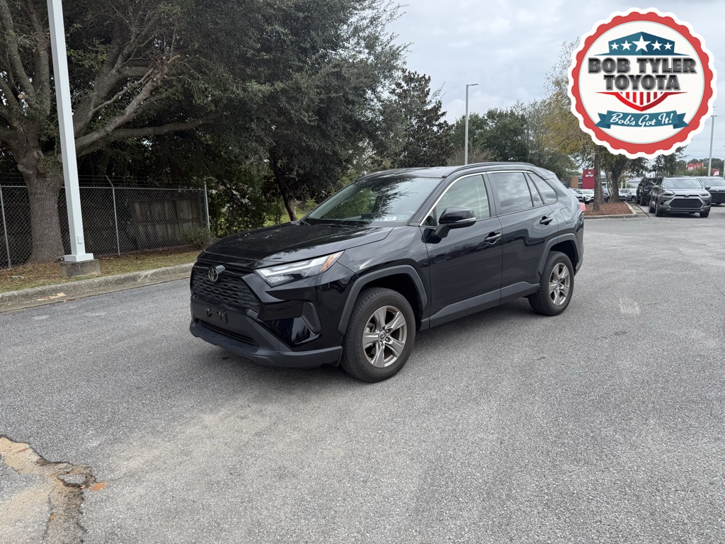 2023 Toyota RAV4 XLE's photo