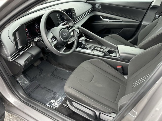 2023 Hyundai Elantra SEL photo 8