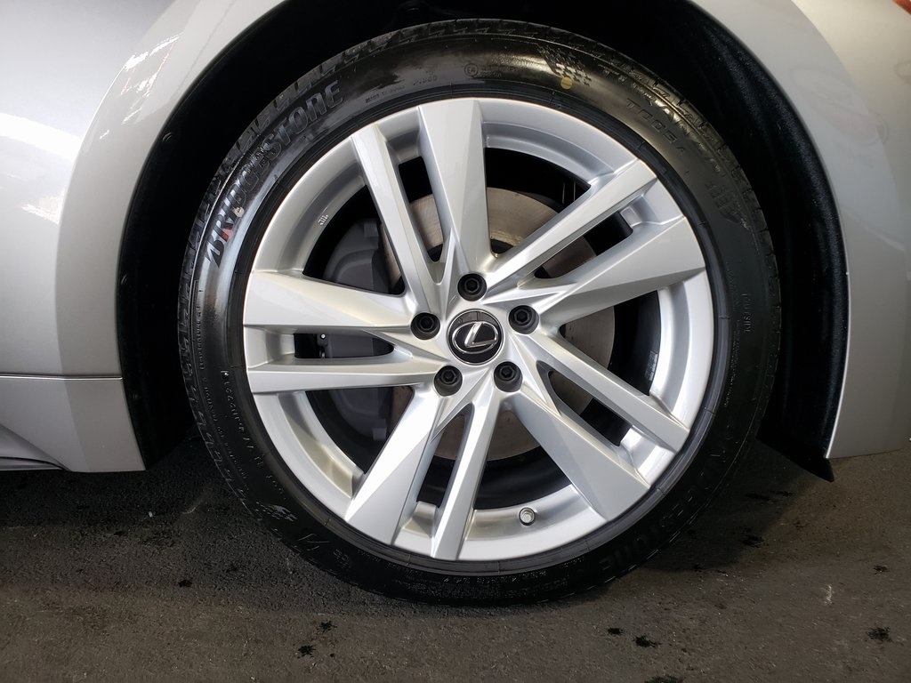 2025 Lexus IS 300 photo 4