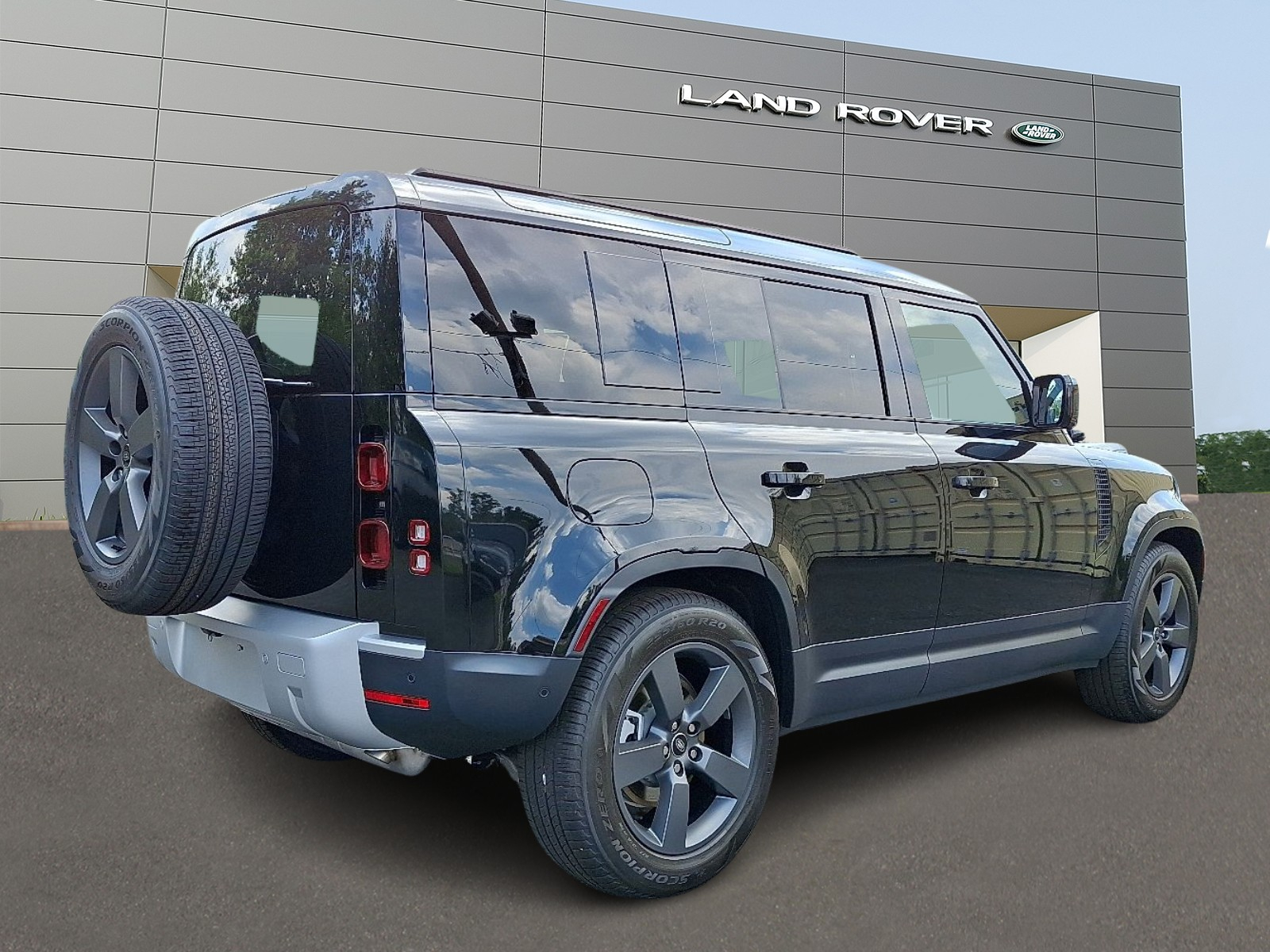 2025 Land Rover Defender S photo 2