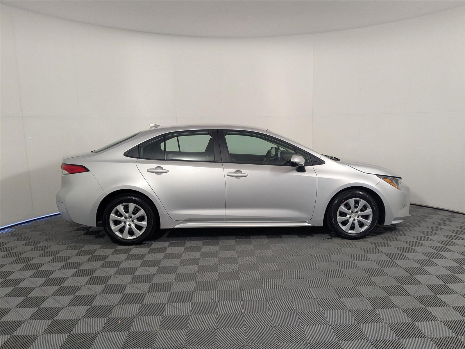 2023 Toyota Corolla LE photo 19