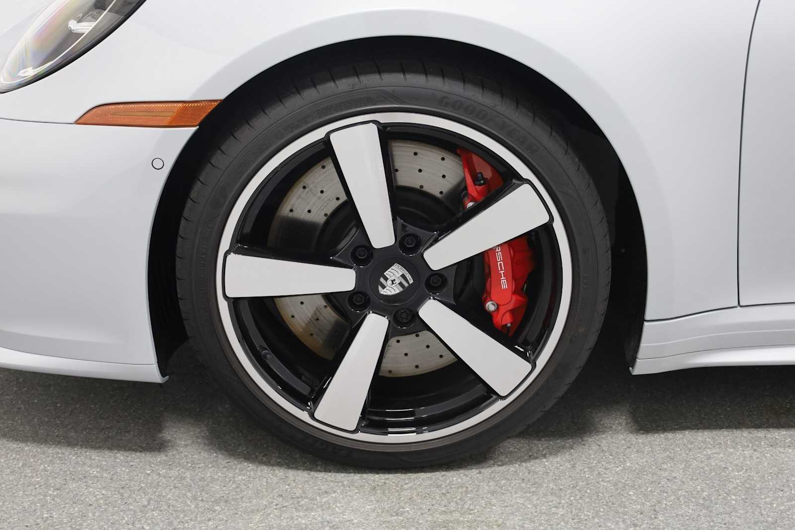 2025 Porsche 911 S photo 32