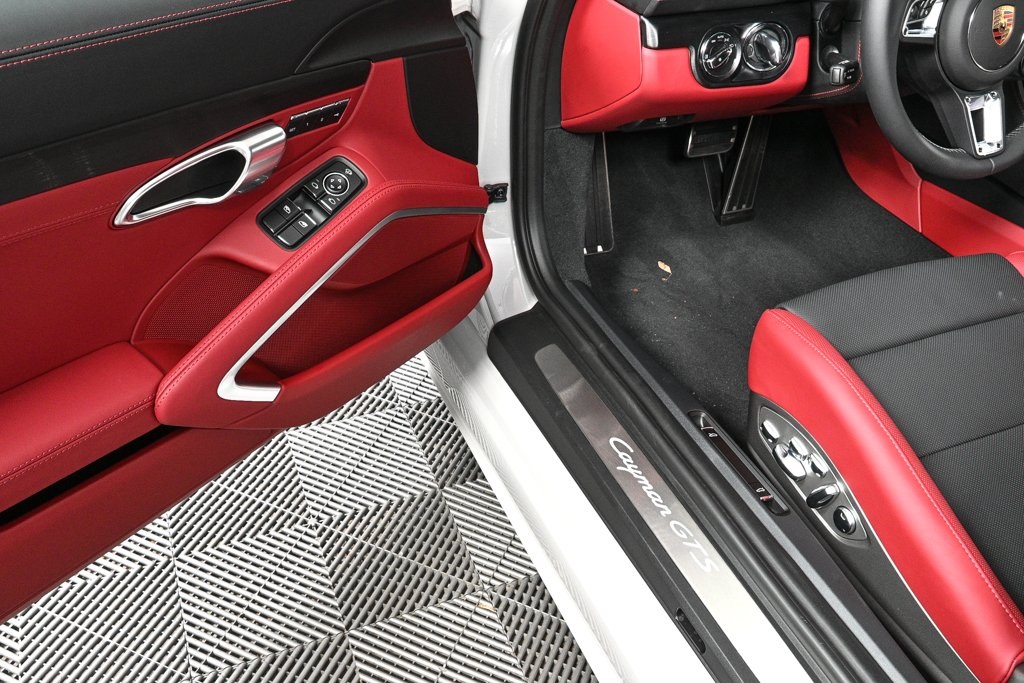 2025 Porsche Cayman GTS 4.0 photo 8