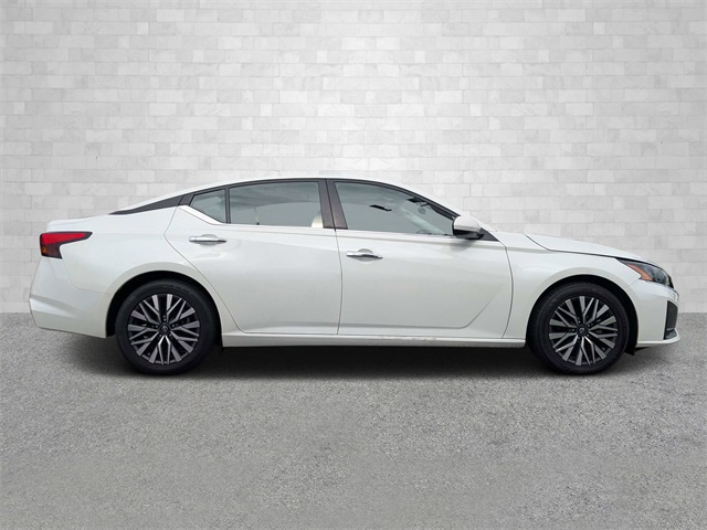 2023 Nissan Altima 2.5 SV photo 3