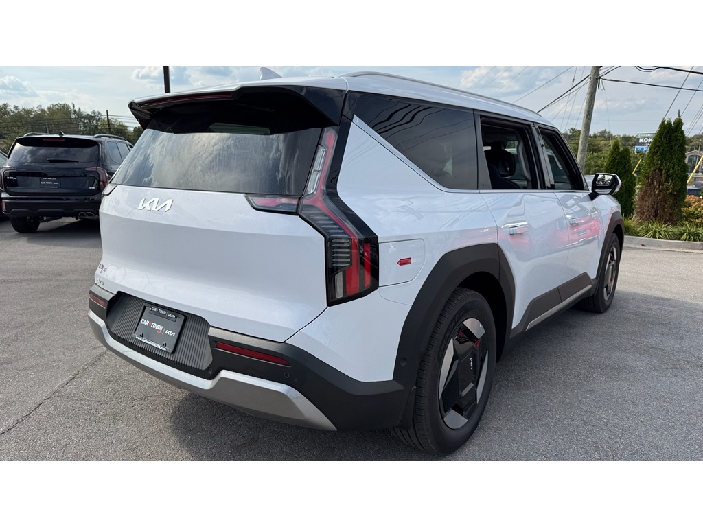 2026 Kia EV9 Wind AWD photo 2