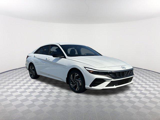 2025 Hyundai Elantra SEL Sport photo 3