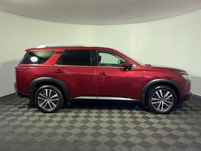2022 Nissan Pathfinder Platinum photo 6