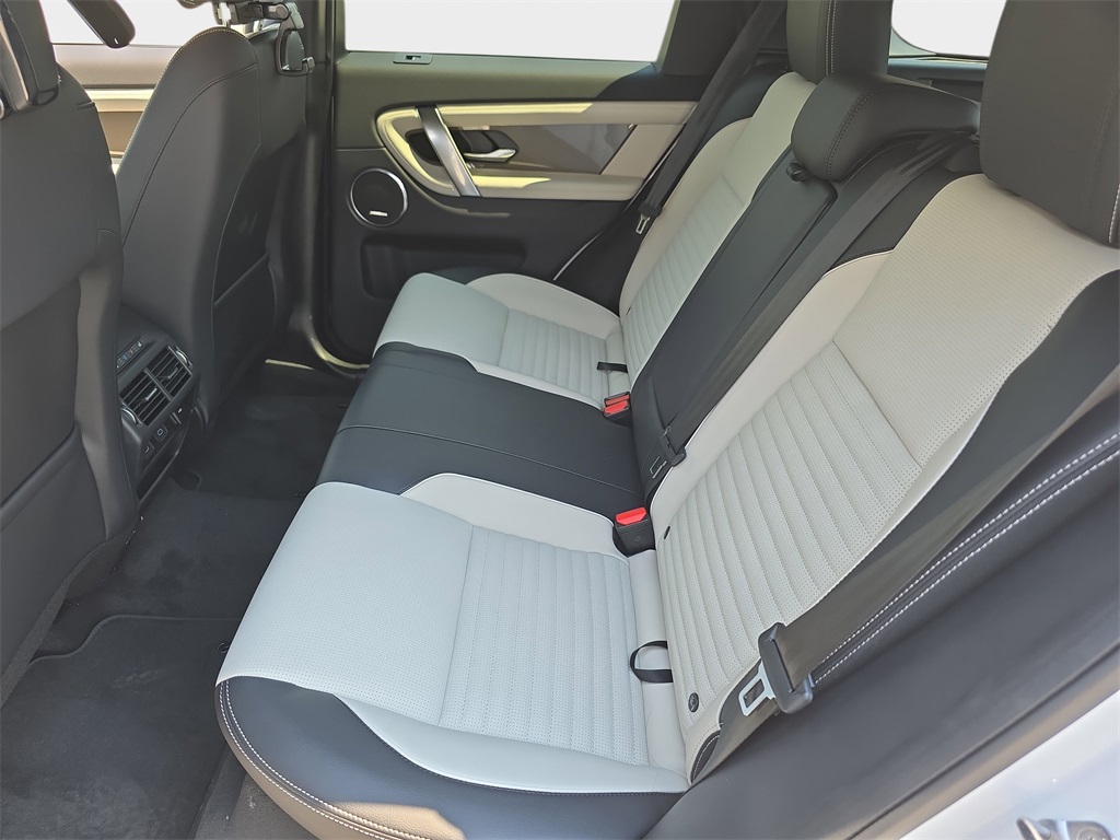 2025 Land Rover Discovery Sport SE photo 8