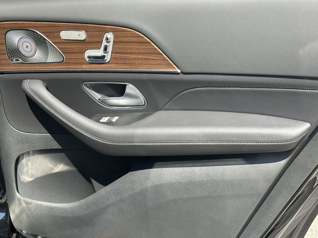 2025 Mercedes Benz GLS 450 4MATIC photo 17
