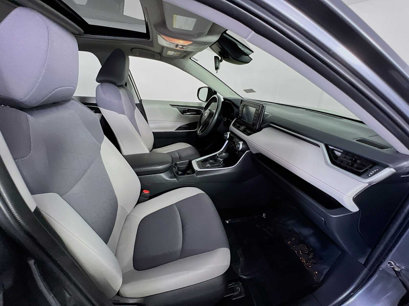 2019 Toyota RAV4 XLE photo 24