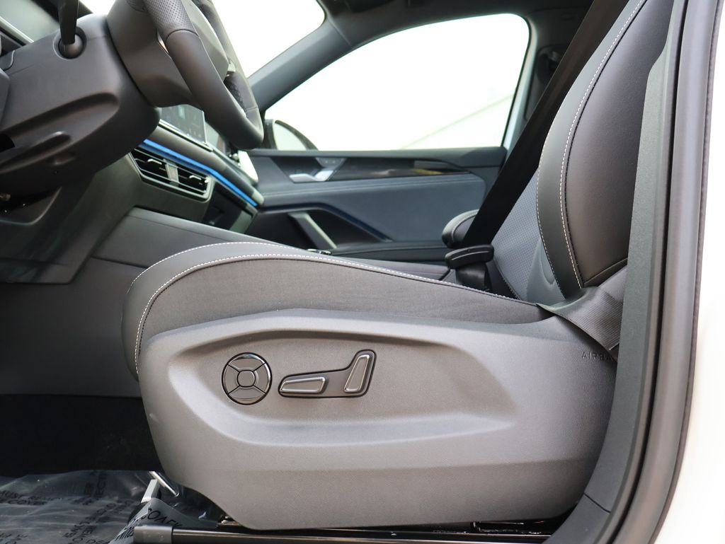 2025 Volkswagen Tiguan SE R-Line Black photo 35