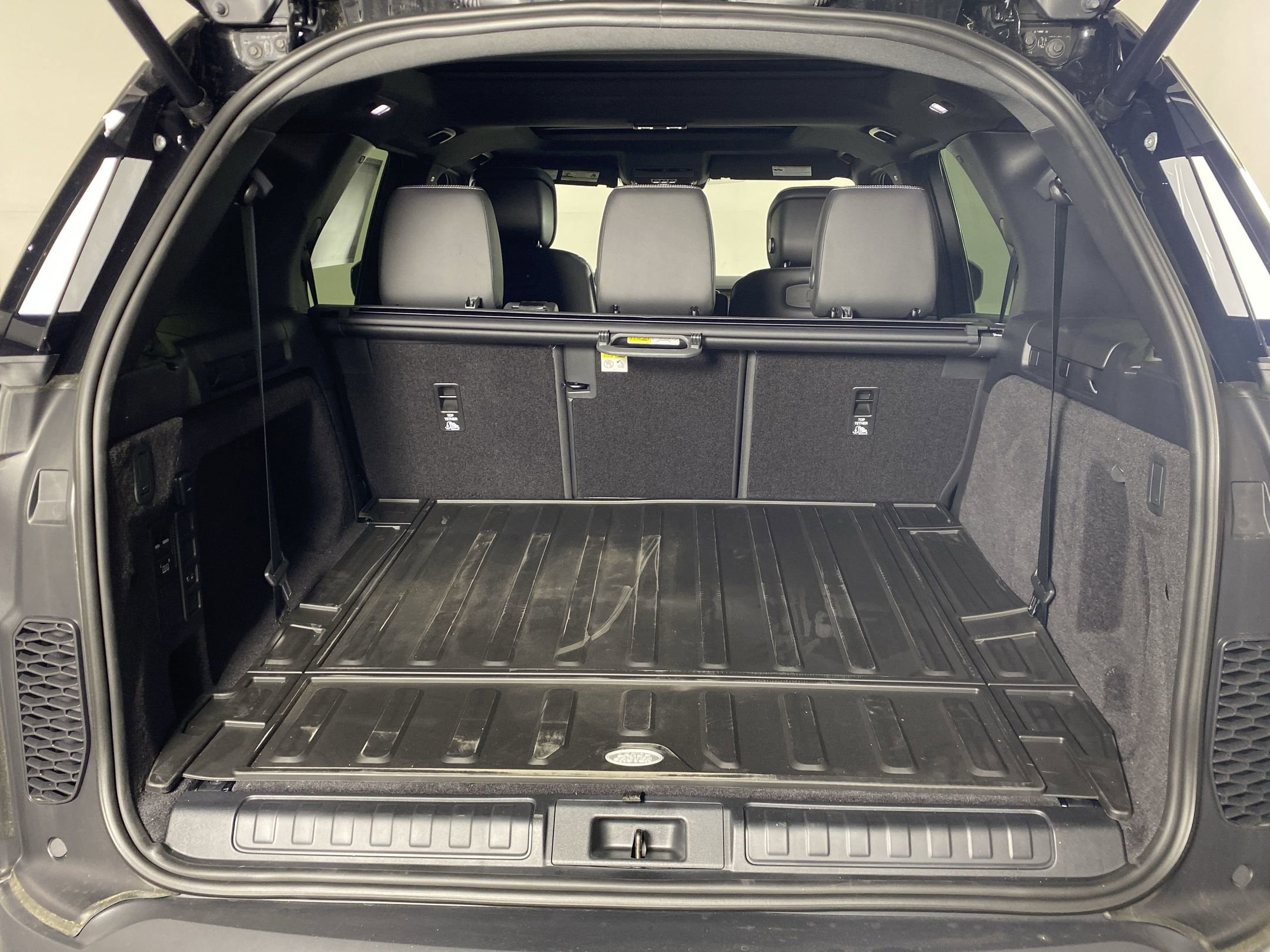 2025 Land Rover Discovery S photo 22