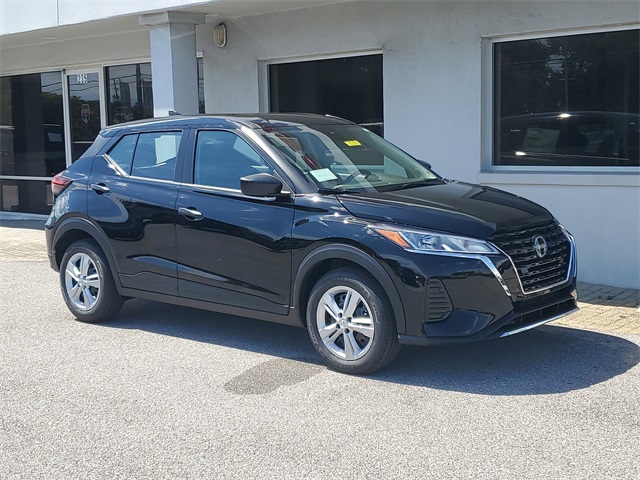 2025 Nissan Kicks Play S photo 21