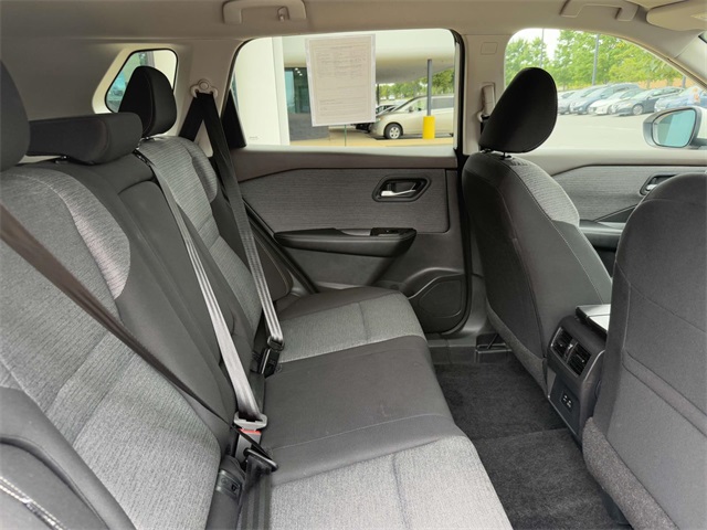 2023 Nissan Rogue SV photo 16