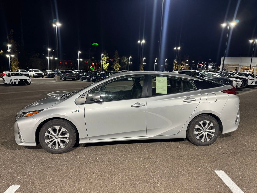 2021 Toyota Prius Prime XLE photo 2
