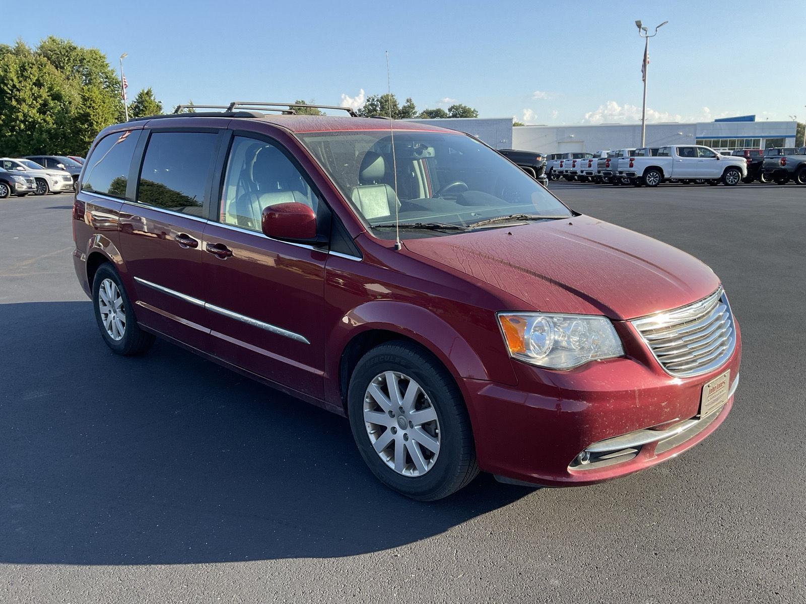 2015 Chrysler Town & Country Touring photo 3