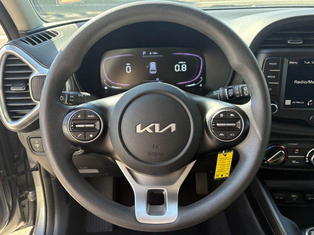 2023 Kia Soul LX photo 17
