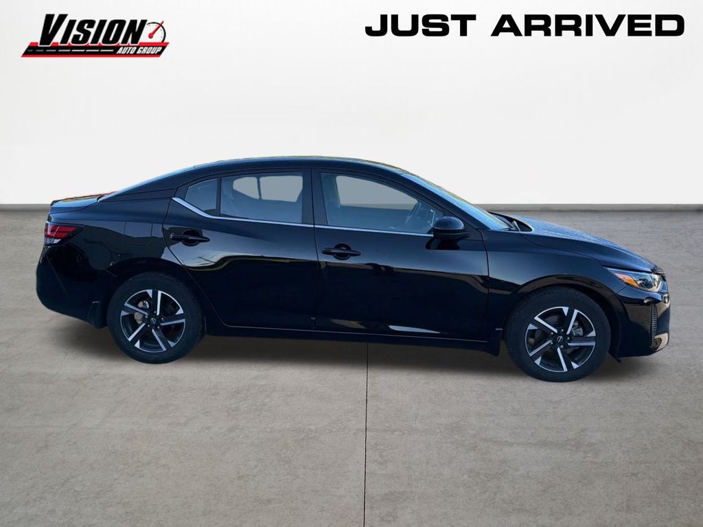 2024 Nissan Sentra SV photo 4
