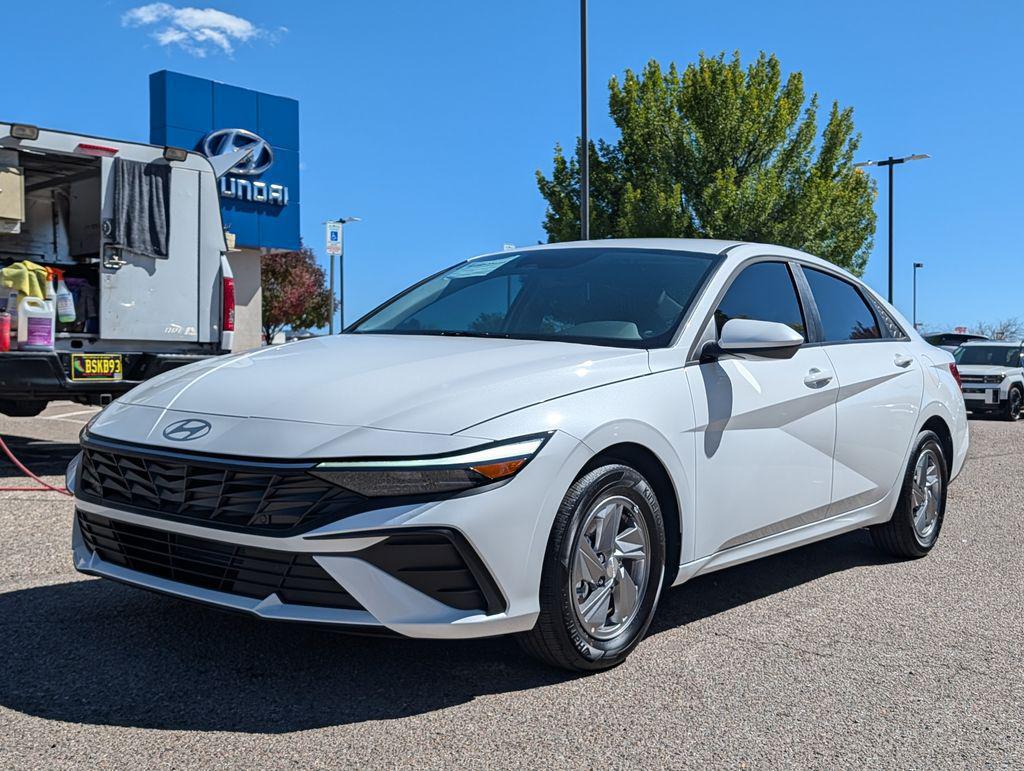 2025 Hyundai Elantra SE