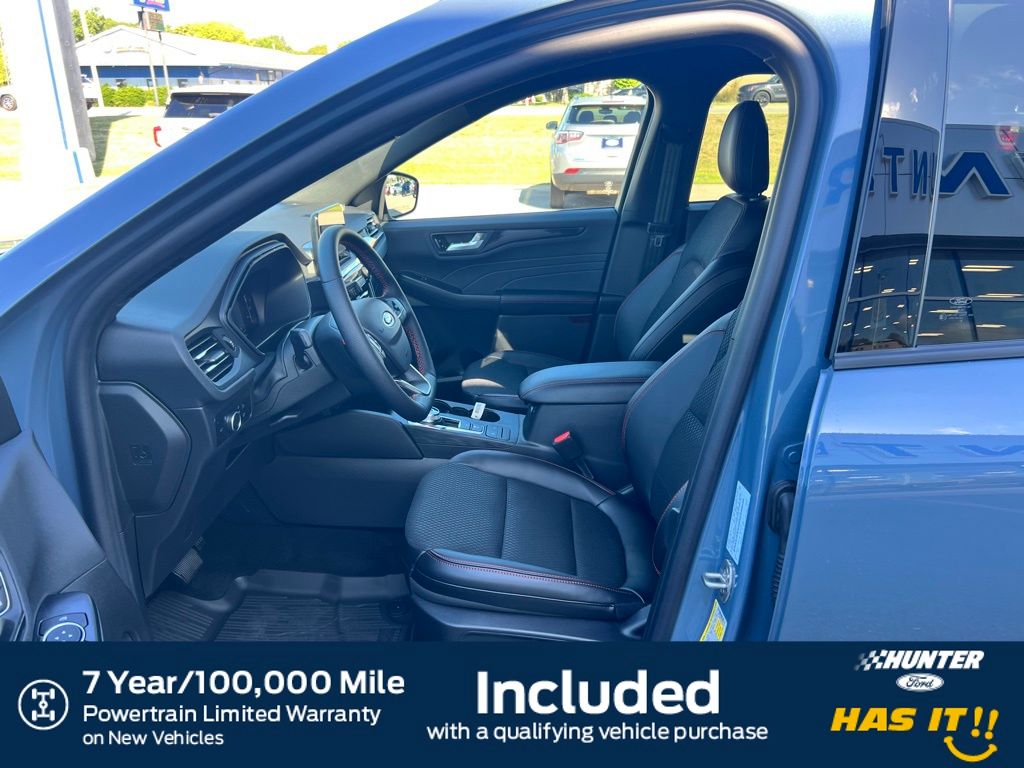 2025 Ford Escape ST-Line photo 2