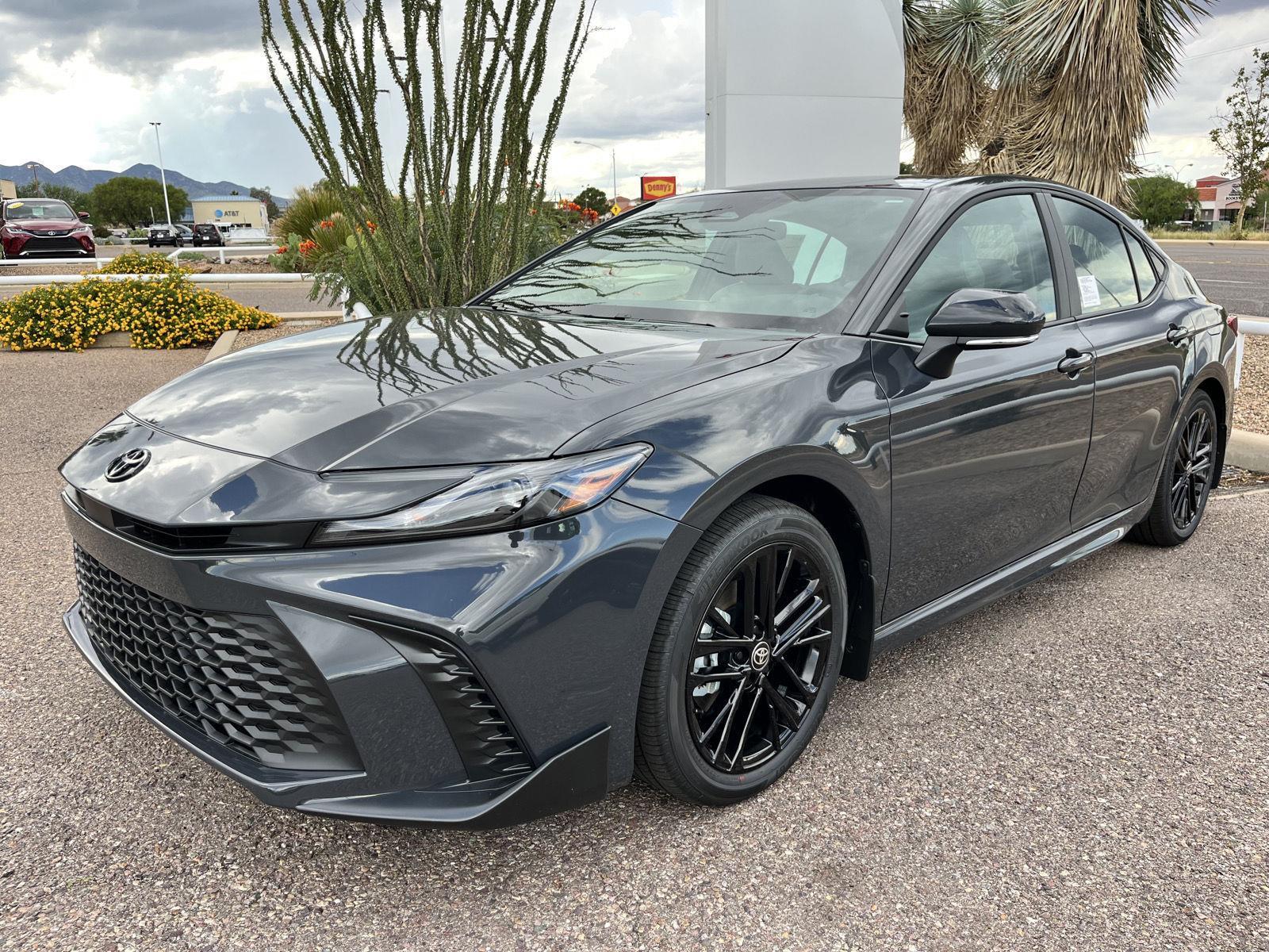2025 Toyota Camry SE's photo
