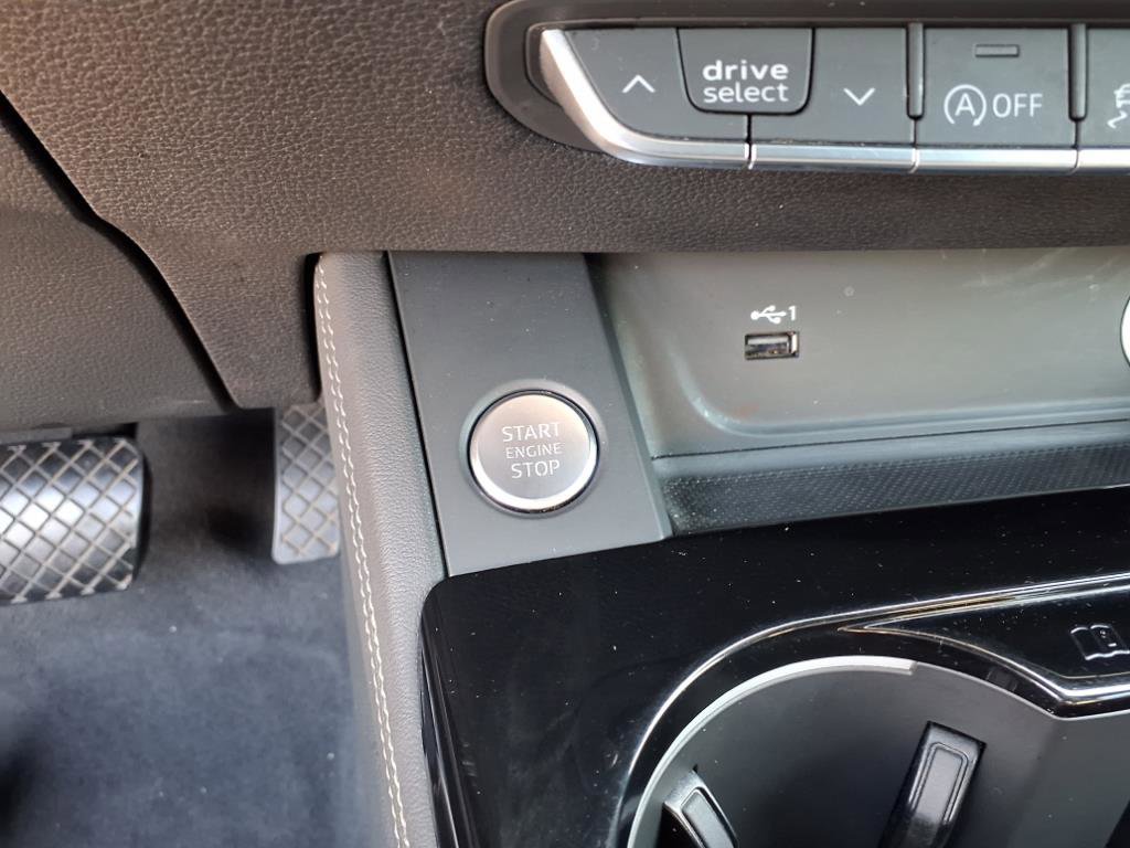 2023 Audi A4 S line Quattro Premium Plus photo 8
