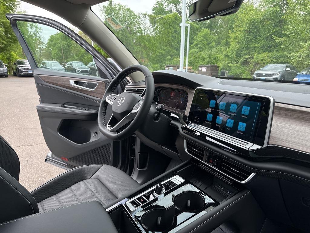 2025 Volkswagen Atlas SEL photo 36