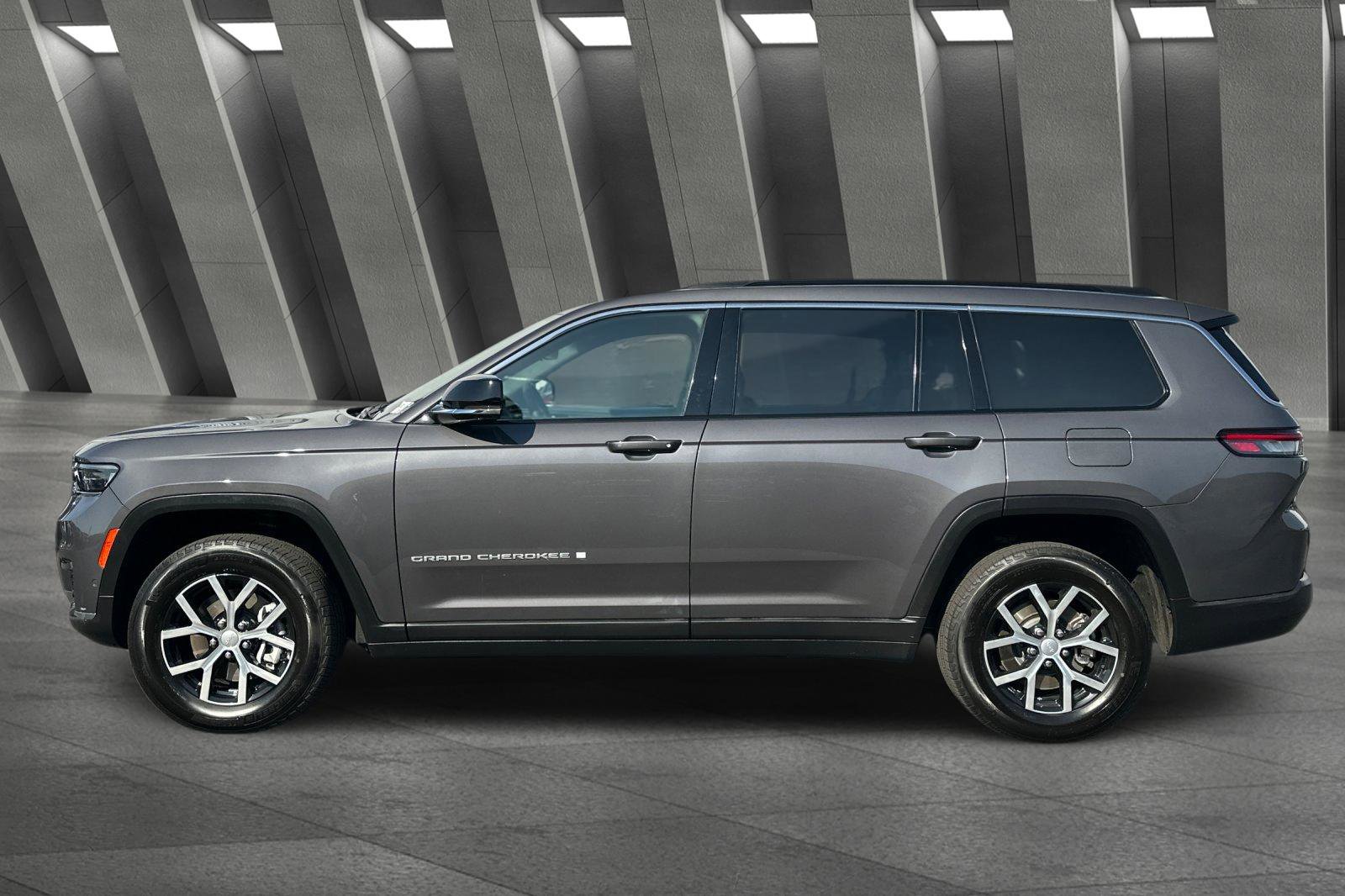 2024 Jeep Grand Cherokee Limited photo 6