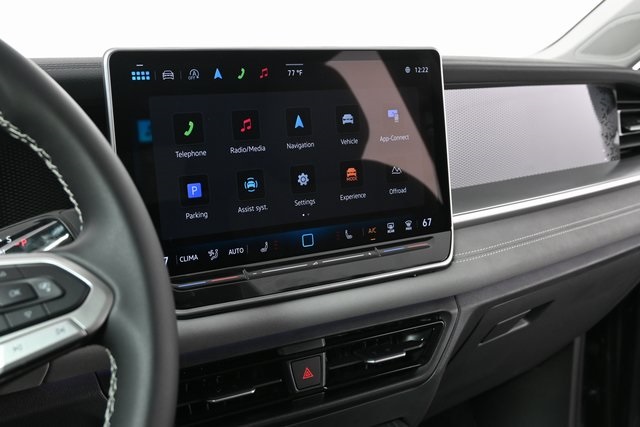 2025 Volkswagen Tiguan SE photo 12